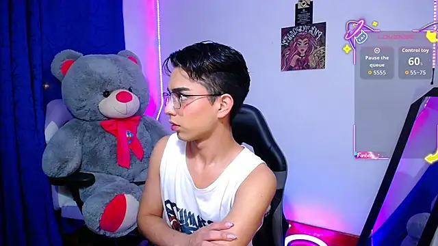 Snapshot of OwenBluee chatting on 06/20/26, 06:40 OwenBluee online show from 06/20/26, 06:40
