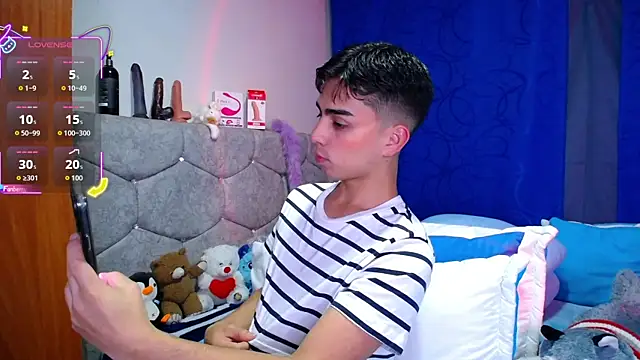 Snapshot of OwenBluee chatting on 09/09/25, 05:17 OwenBluee online show from 09/09/25, 05:17