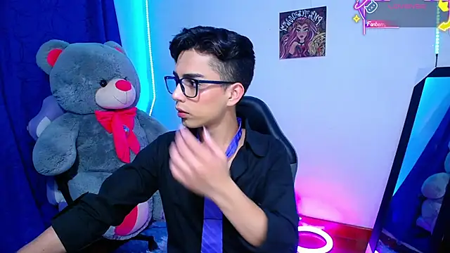 Snapshot of OwenBluee chatting on 06/04/26, 12:21 OwenBluee online show from 06/04/26, 12:21