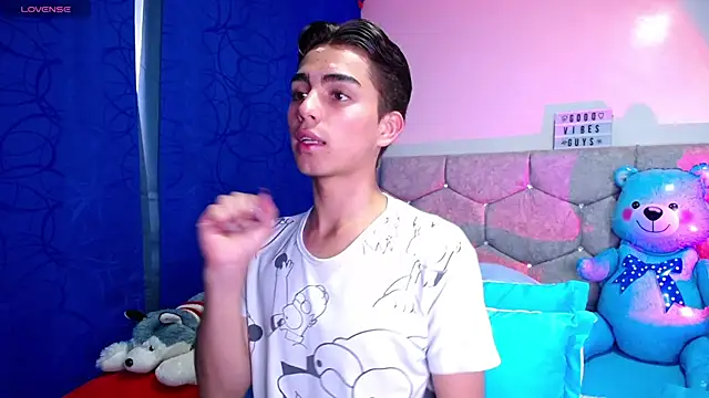 Snapshot of OwenBluee chatting on 02/07/25, 02:15 OwenBluee online show from 02/07/25, 02:15