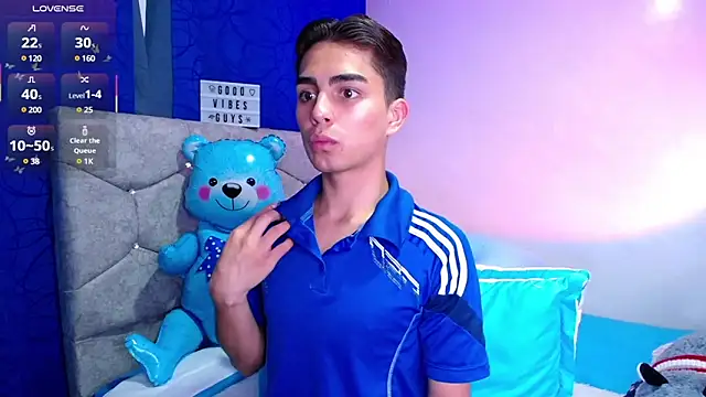 Snapshot of OwenBluee chatting on 02/28/25, 05:26 OwenBluee online show from 02/28/25, 05:26