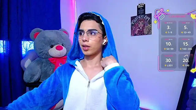 Snapshot of OwenBluee chatting on 06/25/26, 01:49 OwenBluee online show from 06/25/26, 01:49