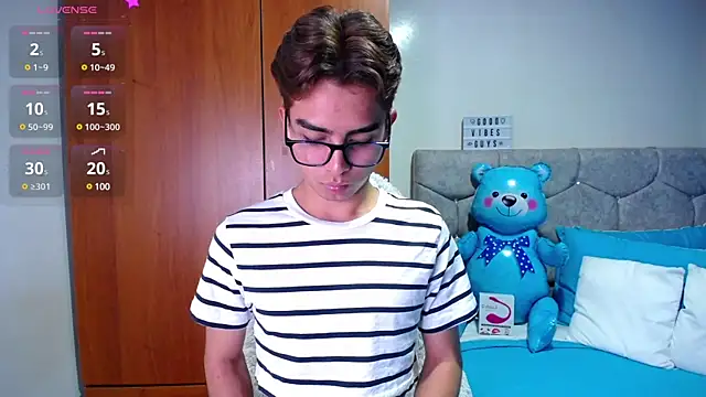 Snapshot of OwenBluee chatting on 01/22/25, 05:16 OwenBluee online show from 01/22/25, 05:16
