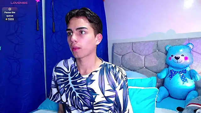 Snapshot of OwenBluee chatting on 02/03/25, 04:57 OwenBluee online show from 02/03/25, 04:57