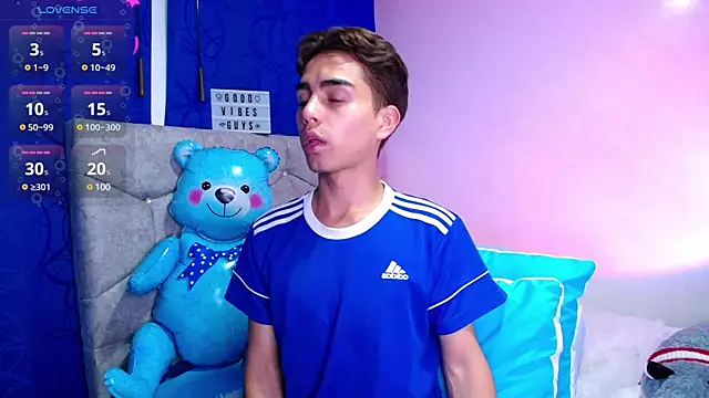 Snapshot of OwenBluee chatting on 01/24/25, 05:31 OwenBluee online show from 01/24/25, 05:31