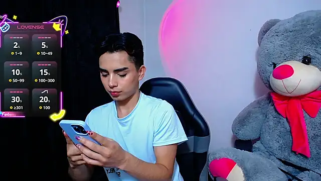 OwenBluee online show from 04/19/26, 02:12