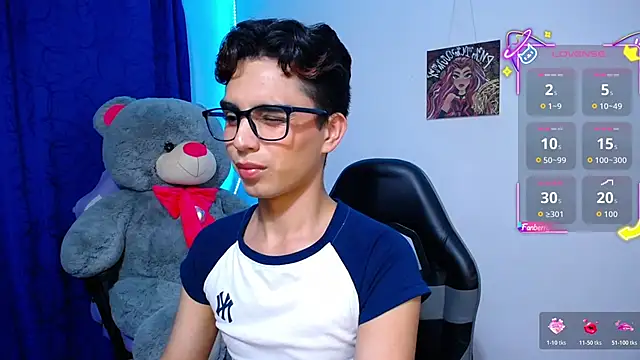 OwenBluee online show from 05/14/26, 09:06