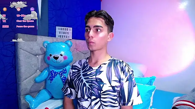 Snapshot of OwenBluee chatting on 02/25/25, 04:03 OwenBluee online show from 02/25/25, 04:03