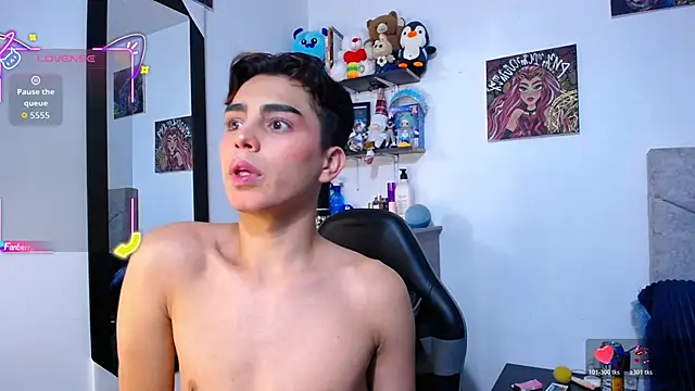 OwenBluee online show from 02/11/26, 04:12