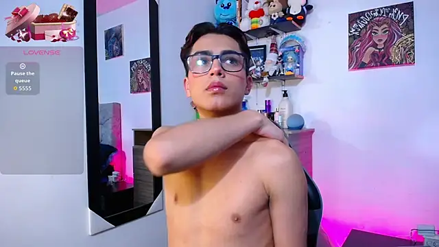 OwenBluee online show from 02/13/26, 06:13