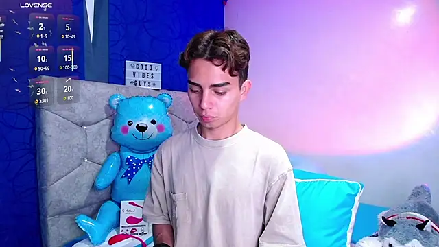 Snapshot of OwenBluee chatting on 03/01/25, 05:52 OwenBluee online show from 03/01/25, 05:52