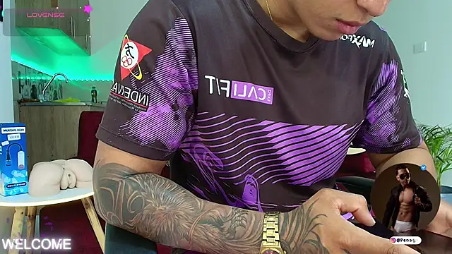 Taylor John online show from 10/07/25, 03:02