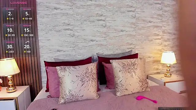 AndreaPink2024 online show from 11/30/25, 01:23