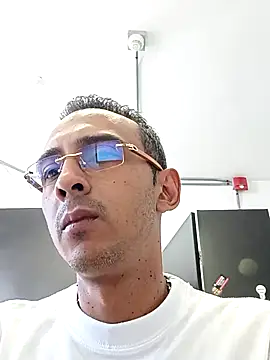 Snapshot of paisa233 chatting on 02/11/26, 03:01 paisa233 online show from 02/11/26, 03:01