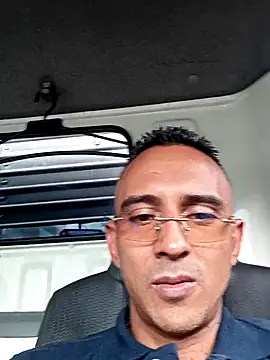 Snapshot of paisa233 chatting on 02/17/26, 08:28 paisa233 online show from 02/17/26, 08:28