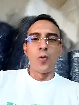 Snapshot of paisa233 chatting on 02/09/26, 02:04 paisa233 online show from 02/09/26, 02:04