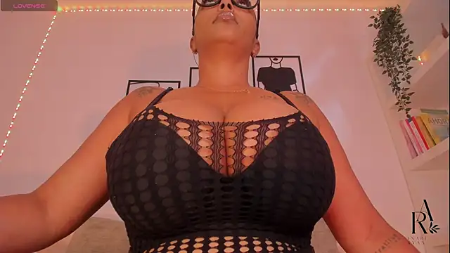 anahi ryan  online show from 05/15/26, 12:47