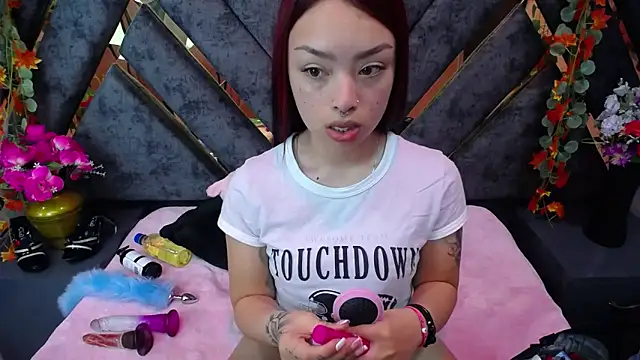 Sofia Mirandaa18 online show from 11/28/25, 01:55