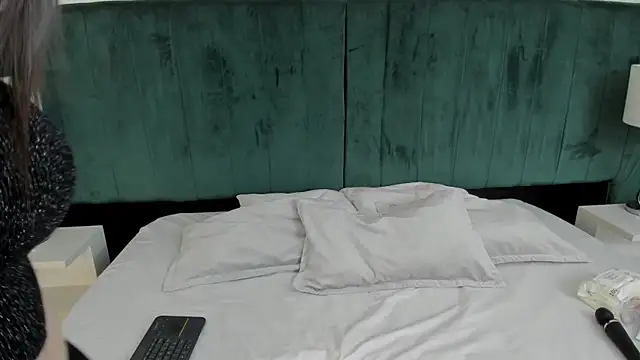 PandoraB  online show from 11/05/25, 02:42