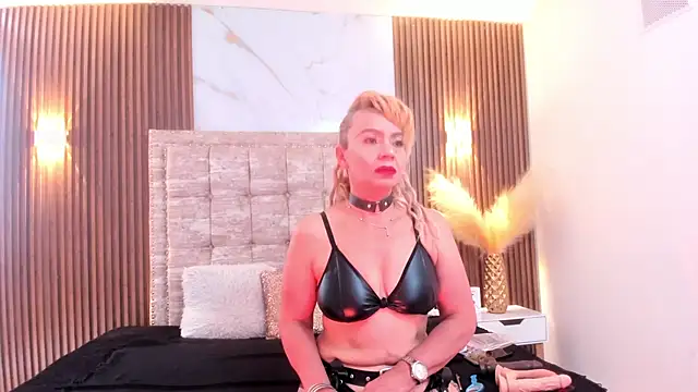 Snapshot of AnastasiaTaylor_ chatting on 11/11/25, 08:03 AnastasiaTaylor online show from 11/11/25, 08:03