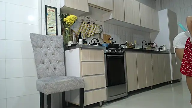 Snapshot of Jadeee_ chatting on 02/14/25, 12:41 Jadeee online show from 02/14/25, 12:41