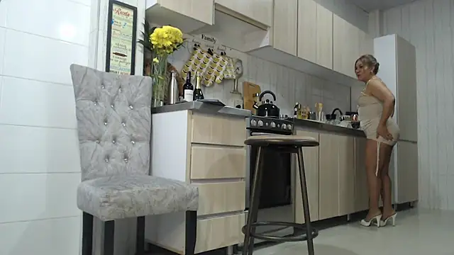 Snapshot of Jadeee_ chatting on 02/13/25, 09:38 Jadeee online show from 02/13/25, 09:38