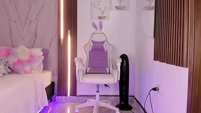 mia six66 online show from 10/10/25, 11:44