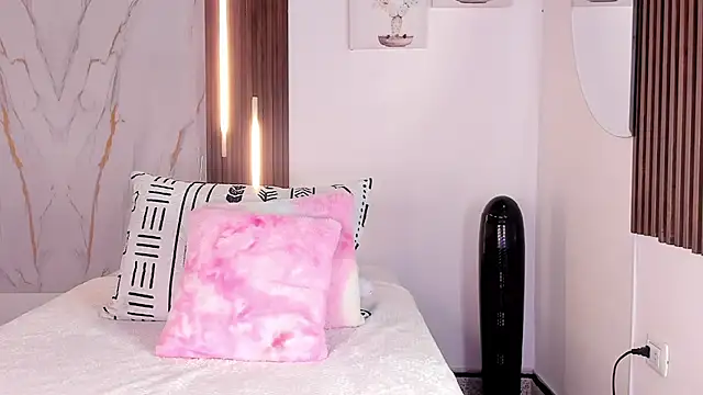 mia six66 online show from 12/02/25, 12:07