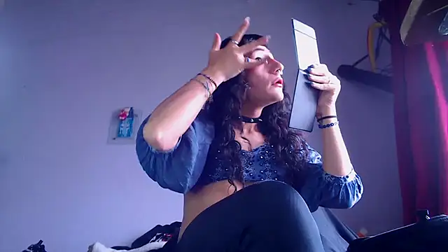 Zafiro subversiva online show from 04/15/26, 03:05