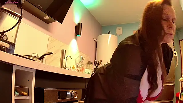 Snapshot of Endrocleia chatting on 02/21/26, 01:29 Endrocleia online show from 02/21/26, 01:29