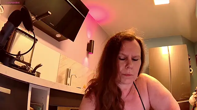 Snapshot of Endrocleia chatting on 06/15/26, 11:15 Endrocleia online show from 06/15/26, 11:15