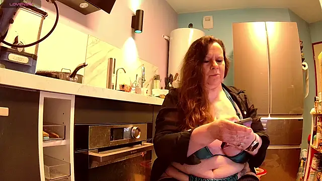 Snapshot of Endrocleia chatting on 03/01/26, 01:49 Endrocleia online show from 03/01/26, 01:49