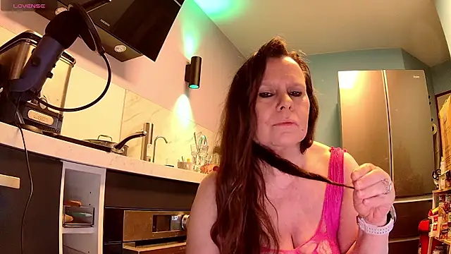 Snapshot of Endrocleia chatting on 02/04/26, 12:38 Endrocleia online show from 02/04/26, 12:38