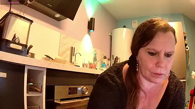 Endrocleia online show from 11/04/25, 12:36