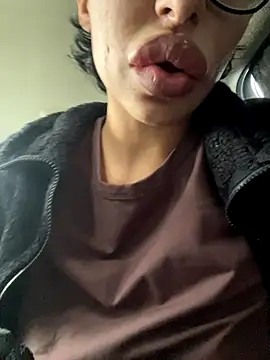 myloveforyouu online show from 11/23/25, 10:09