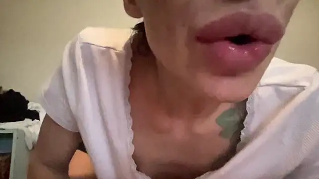 Snapshot of myloveforyouu chatting on 04/04/26, 12:06 myloveforyouu online show from 04/04/26, 12:06