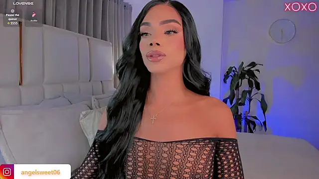 Snapshot of ANGELL06 chatting on 11/15/25, 04:27 ANGELL06 online show from 11/15/25, 04:27