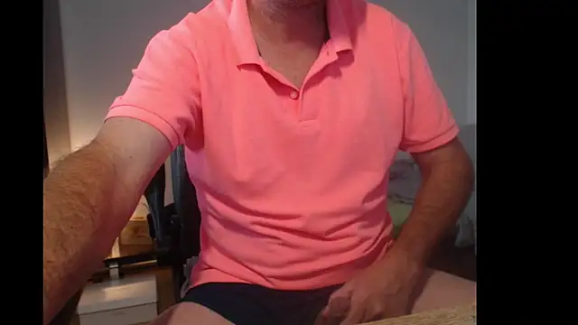 Snapshot of tuttiluss44 chatting on 10/25/25, 06:34 tuttiluss44 online show from 10/25/25, 06:34