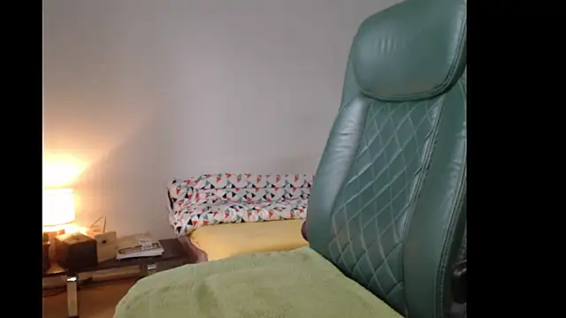 Snapshot of tuttiluss44 chatting on 02/14/26, 10:15 tuttiluss44 online show from 02/14/26, 10:15