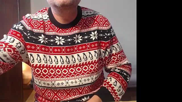 Snapshot of tuttiluss44 chatting on 12/20/24, 11:32 tuttiluss44 online show from 12/20/24, 11:32