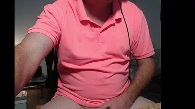 Snapshot of tuttiluss44 chatting on 12/17/25, 03:06 tuttiluss44 online show from 12/17/25, 03:06