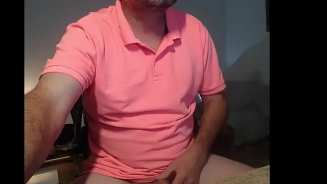 Snapshot of tuttiluss44 chatting on 10/25/25, 10:43 tuttiluss44 online show from 10/25/25, 10:43