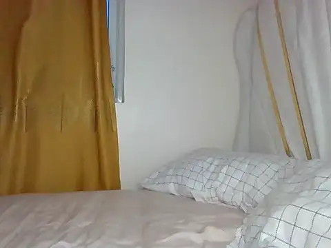 Snapshot of SquirtQueen16 chatting on 09/20/25, 07:57 SquirtQueen16 online show from 09/20/25, 07:57