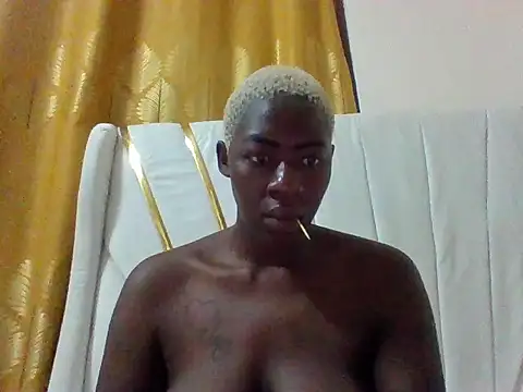 Snapshot of SquirtQueen16 chatting on 10/02/25, 08:01 SquirtQueen16 online show from 10/02/25, 08:01