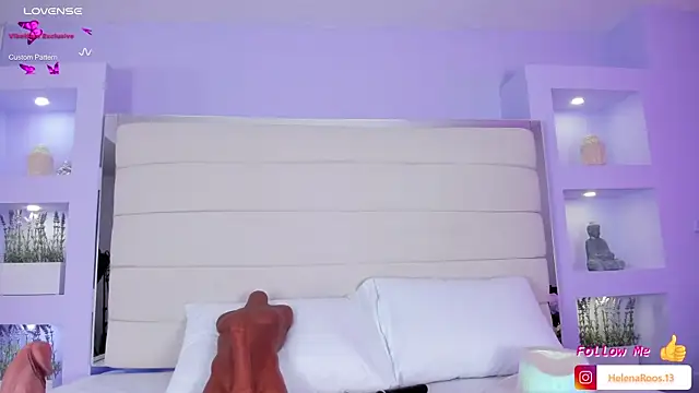 Snapshot of HelenaRoos chatting on 10/10/25, 07:47 HelenaRoos online show from 10/10/25, 07:47