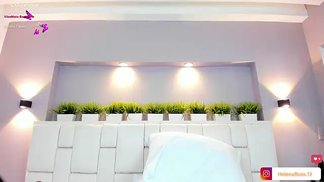 Snapshot of HelenaRoos chatting on 12/13/25, 08:04 HelenaRoos online show from 12/13/25, 08:04