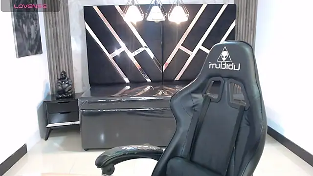 lizzyluk ch online show from 11/18/25, 10:45