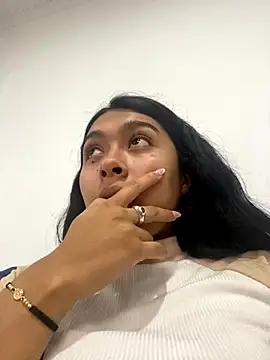 SweetLatiin  online show from 11/12/25, 08:12