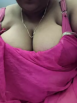 Snapshot of bigboobyrush chatting on 10/02/25, 07:56 bigboobyrush online show from 10/02/25, 07:56