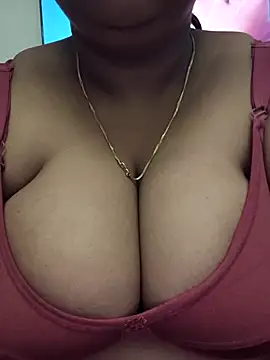 Snapshot of bigboobyrush chatting on 10/30/25, 06:01 bigboobyrush online show from 10/30/25, 06:01